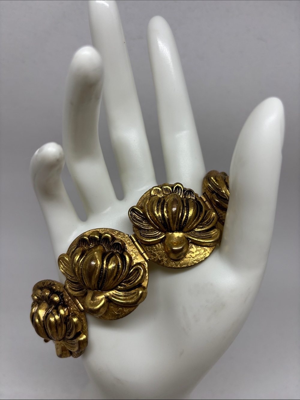 Beautiful gilded Art Deco Floral Bracelet